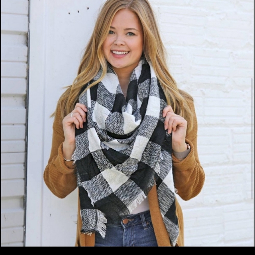 White /Black Buffalo Plaid Blanket Scarf